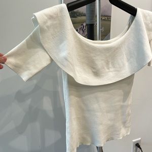 Club Monaco Off Shoulder white knitted top Sz XSmall
